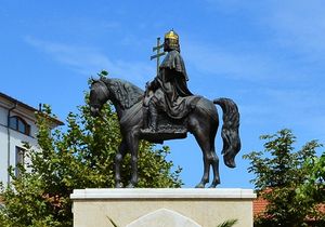 1.) Statue of King St Stephen